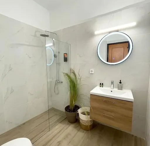 Thali With Parking 하니아